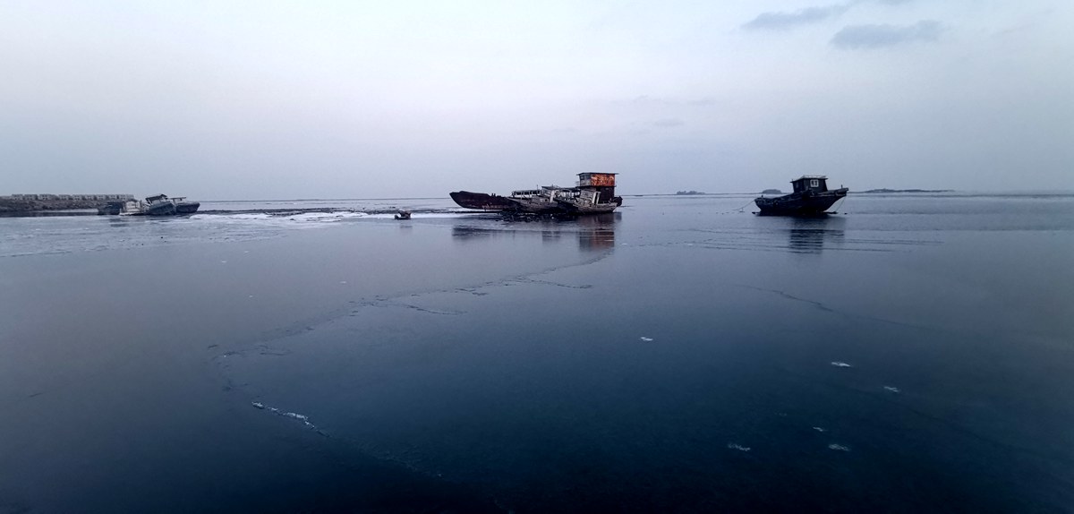 摄影：静静的渤海湾（捞鱼尖村渔船码头）