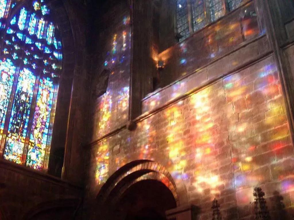 玻璃花窗光影,玫瑰花窗的光影
