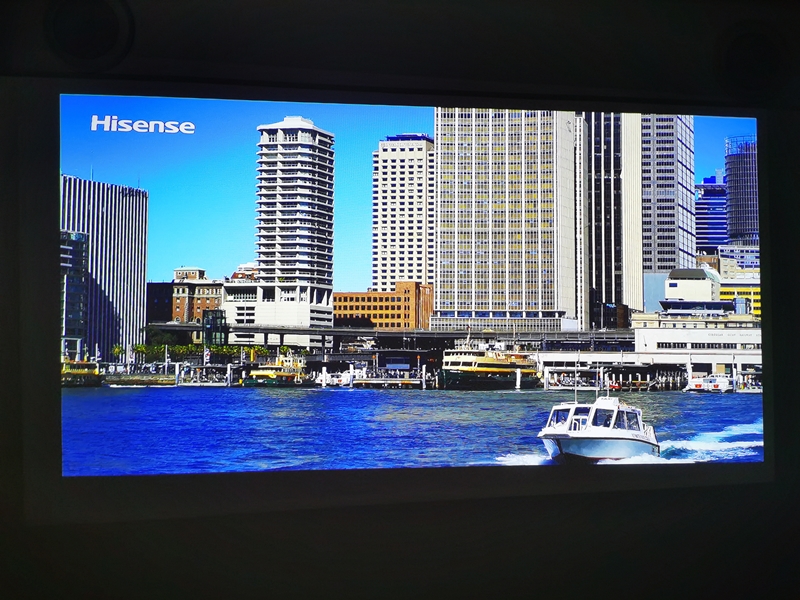 绝无仅有的超广角无畸变镜头,当贝f1对比4k投影仪