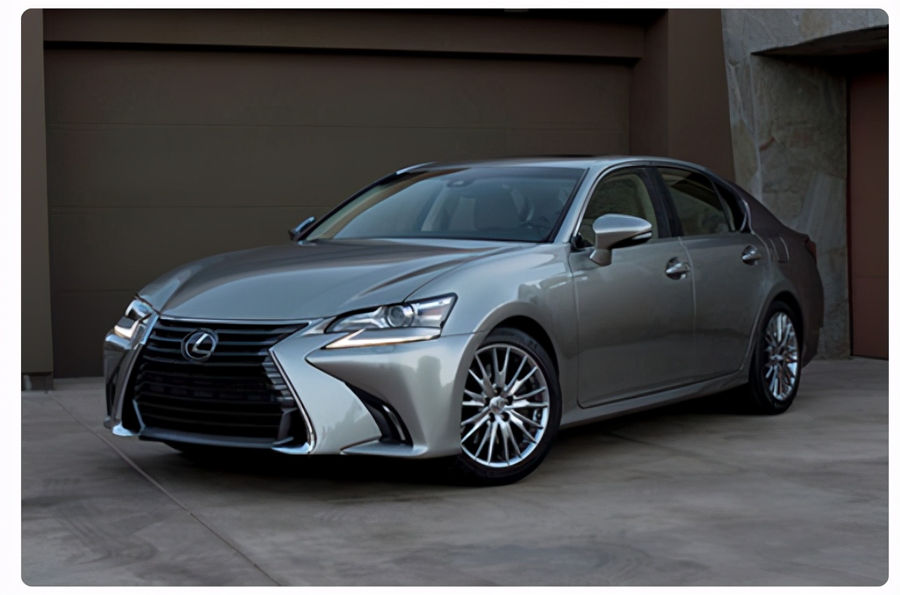 日本隐藏式警车,日本警察用的是什么警车