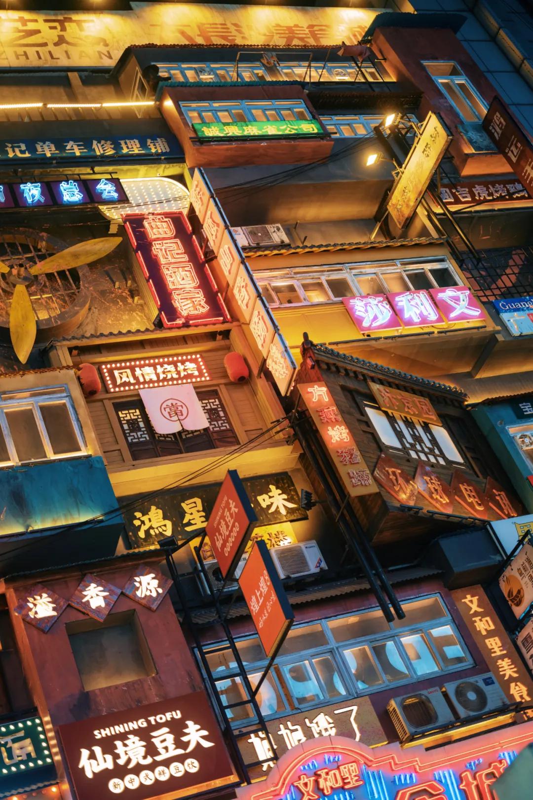 把繁华踩在脚下,将吃喝囊括周边。去长沙要住地标里