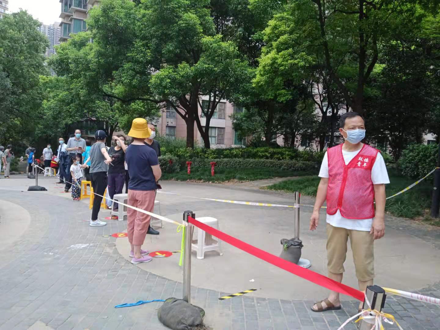 区街新闻|70多幅照片记录世茂滨江社区辖内志愿者,南京感谢你们