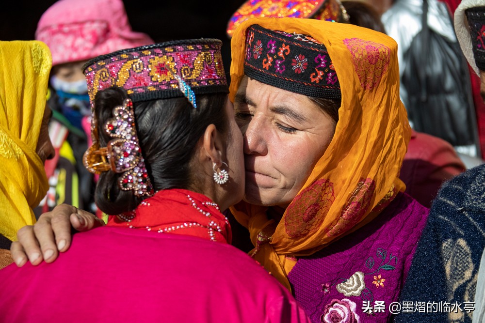 塔吉克斯坦有亲吻礼吗,塔吉克族亲吻真实感受