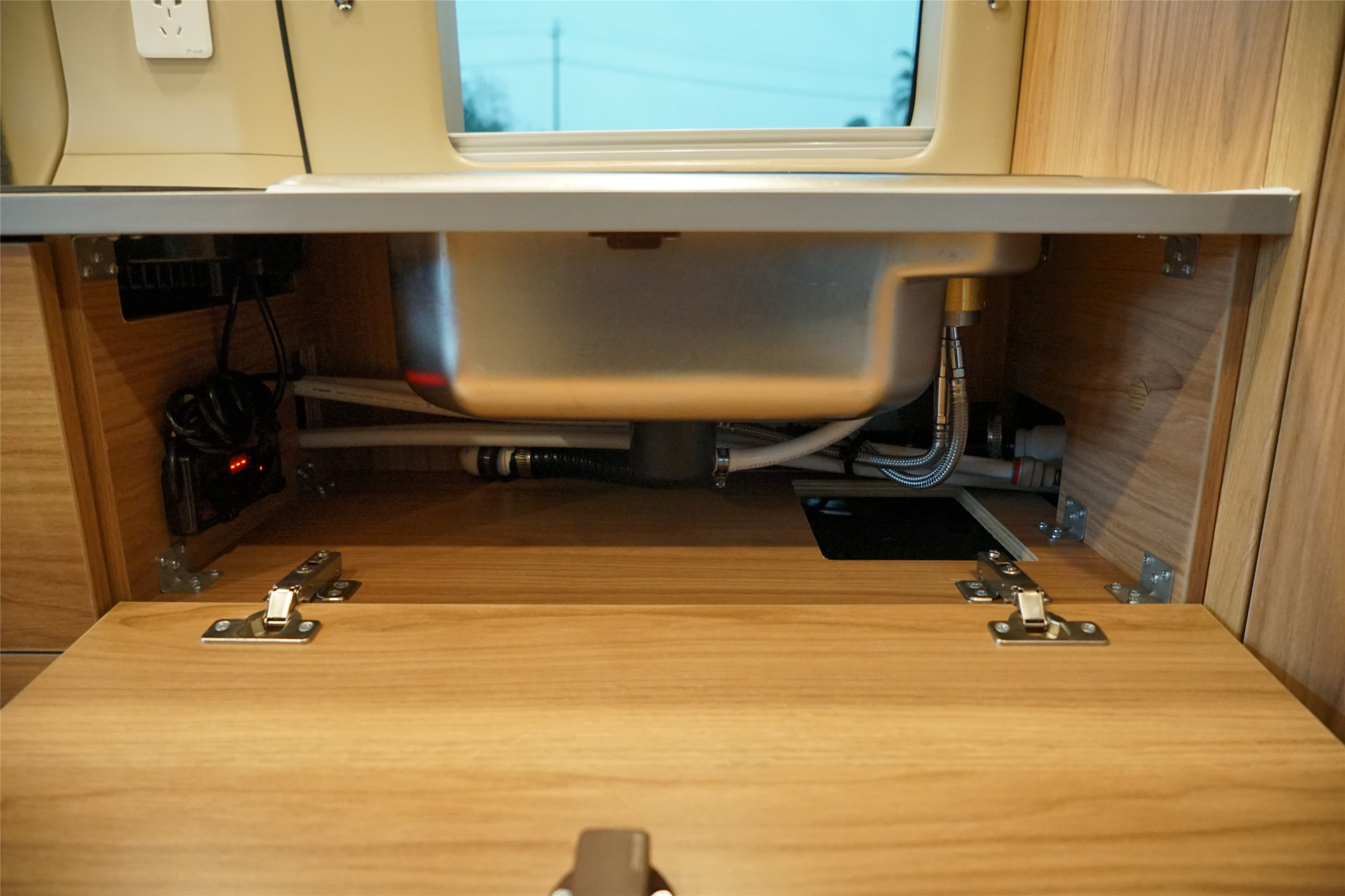 上汽大通maxus旅行家v90房车,房车大全大通v90