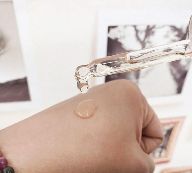 精华液天天涂好吗,精华涂多了脸颊长痘怎么办