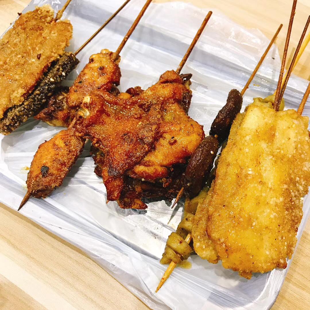 泉州酸甜口炸串,小学门口炸串酱料超香