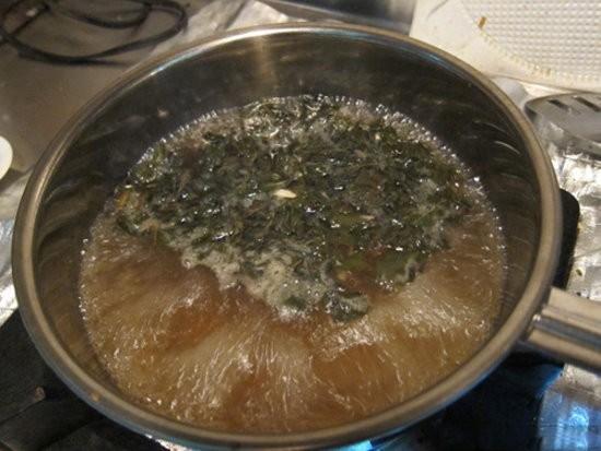 用过生锈的铁锅如何开锅永不生锈,铁锅开锅不生锈的正确方法