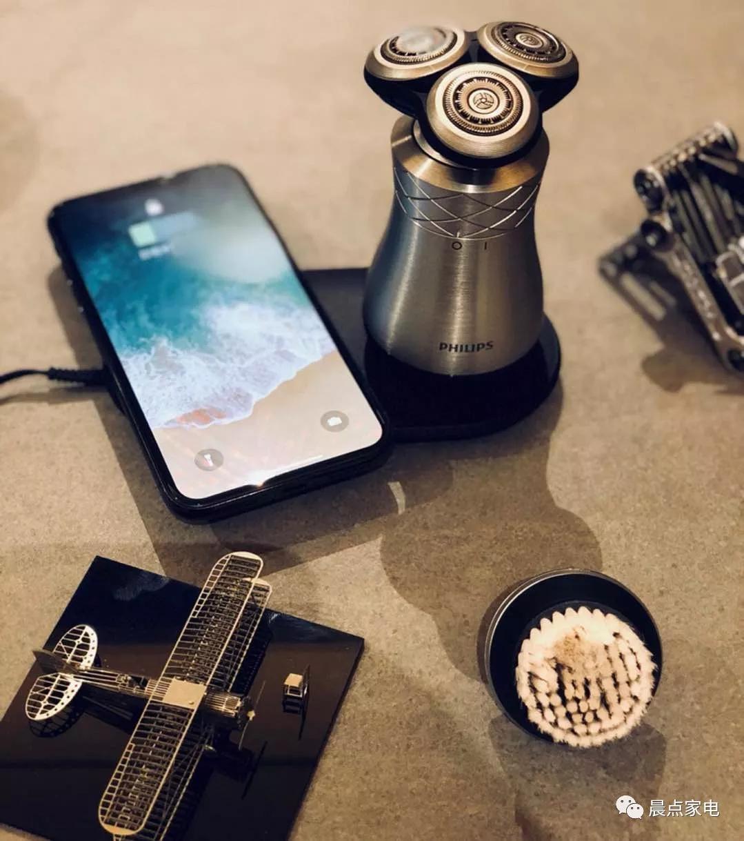 晨点家电｜刮胡刀有适合剃刀有适合电动用显微镜看看胡渣就知道