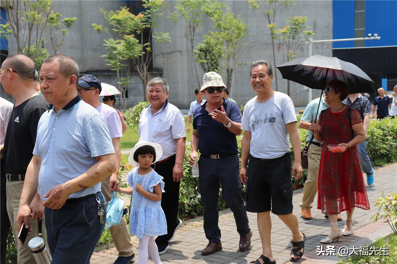 钢铁年代战友重逢,钢铁情怀