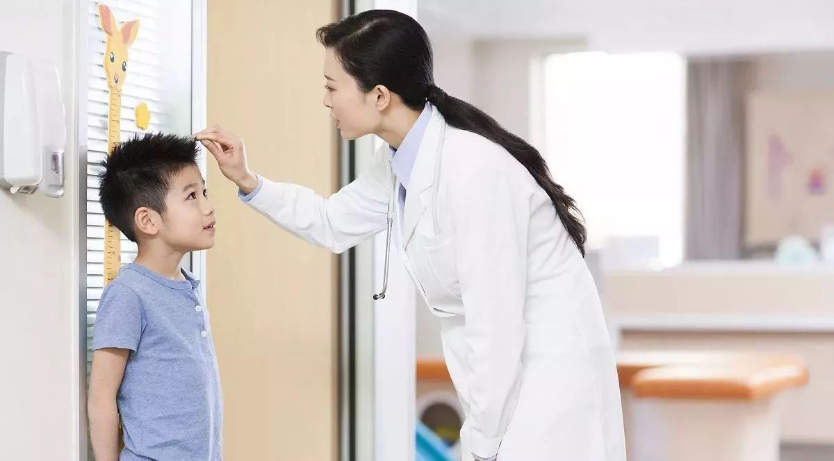 孩子长不高父母发现晚了,孩子长不高家长怪孩子合理吗