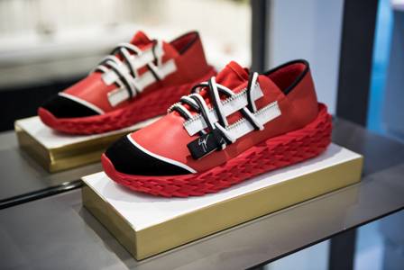 鞋王塔克携手字母哥,鞋王塔克联名