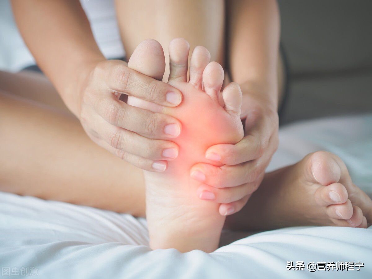 高跟鞋为何令女性着迷,女性常穿高跟鞋带来的痛苦