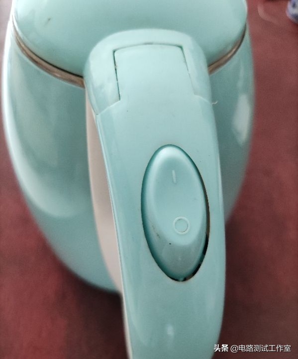 电热水壶通电后时断时亮修理方法,电热蒸汽发生器一直加水不断电