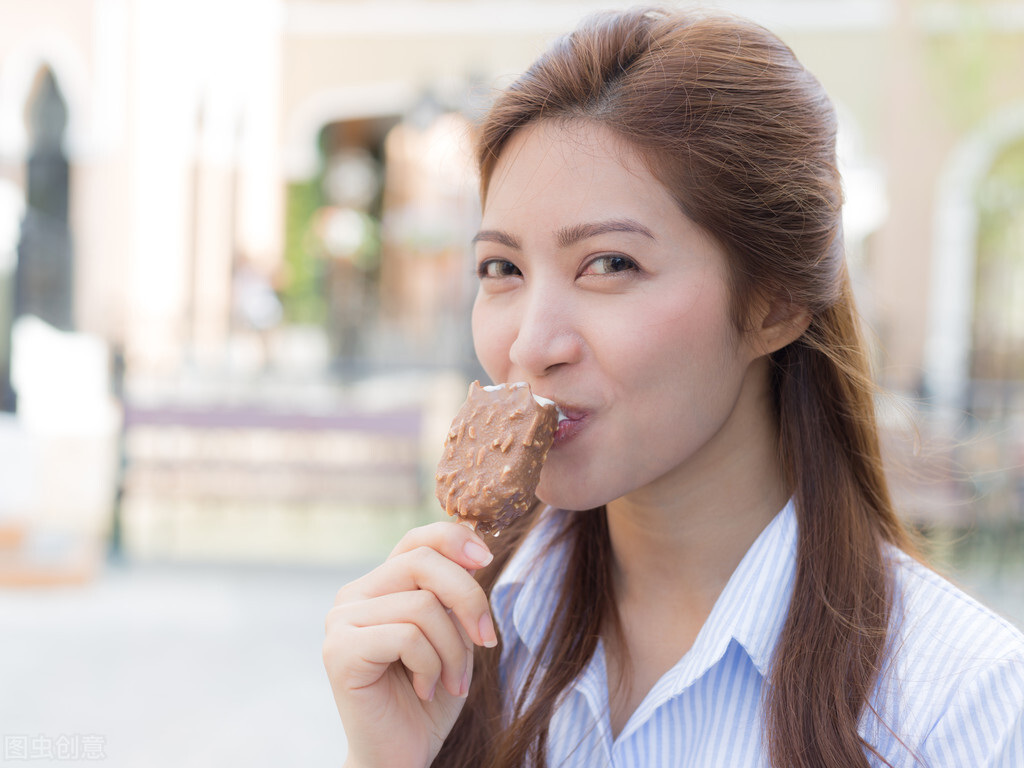 宝妈上吐下泻是什么原因引起的,90后宝妈上吐下泻