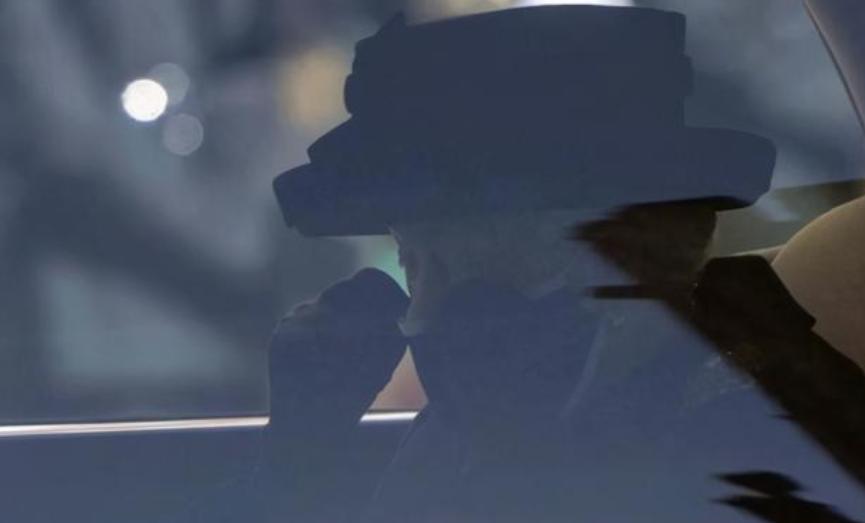 戴安娜在机场喊爸爸,菲利普亲王和戴安娜恋爱过程