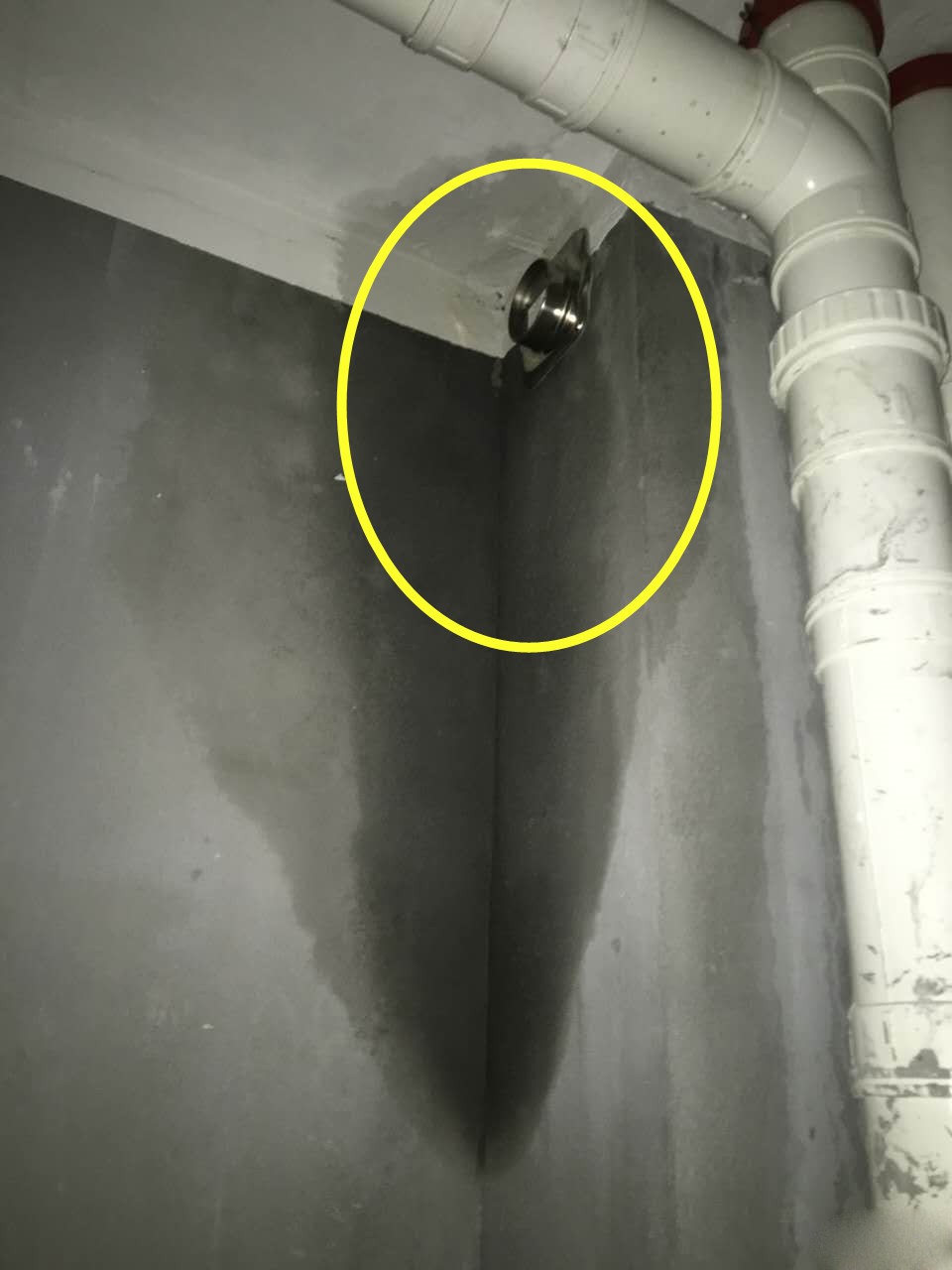 楼上烟道漏水楼下怎么维修,新房烟道附近墙壁渗水