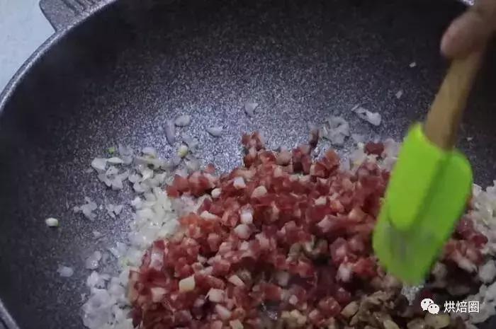 超好吃的广式萝卜糕附教程,现成萝卜糕怎么煎