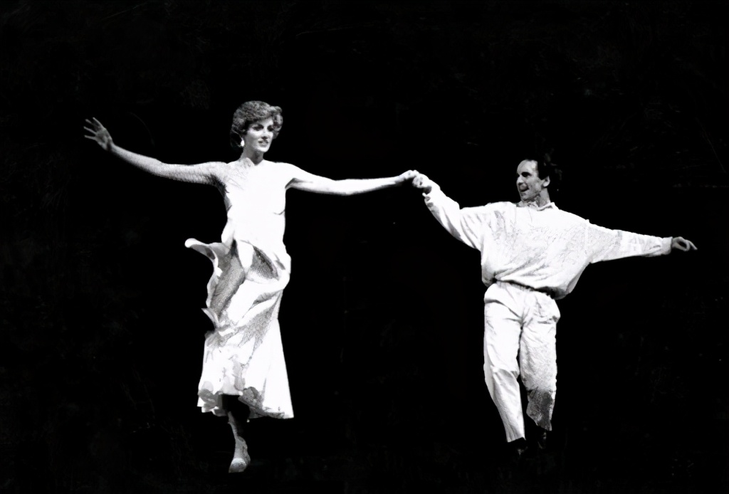 王妃戴安娜结局,戴安娜王妃是让人心疼的女人