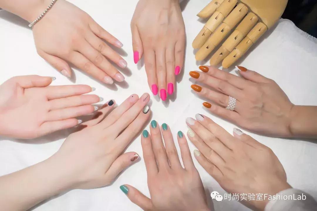 我应该给这些被骗来做美甲的男生道个歉