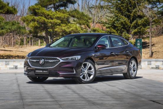 越自己的级让别人“越位”，买B级车价格的别克君越，有多香？