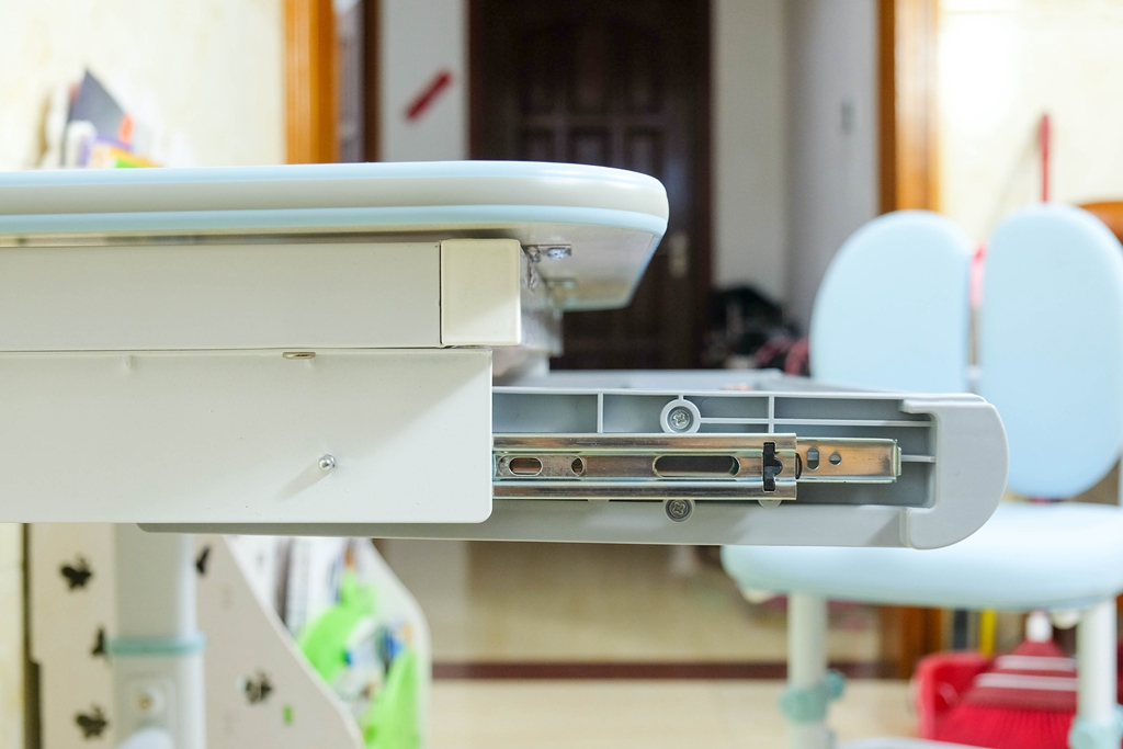 儿童简易爱果乐学习桌椅,爱果乐萌芽椅怎么样