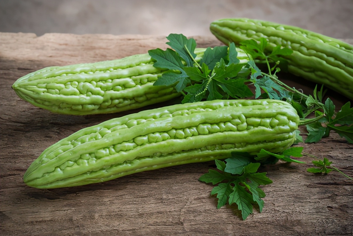食堂蔬菜清洗流程包括四个步骤,在超市里买回来的蔬菜怎么清洗