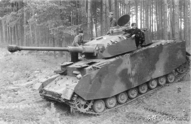 从配角逆袭成为主角，德国四号坦克如何从步兵支援战车到主力的？