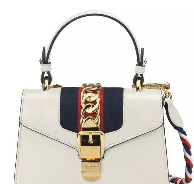 追了《爱的迫降》这么久，我终于看到一只想买的包了