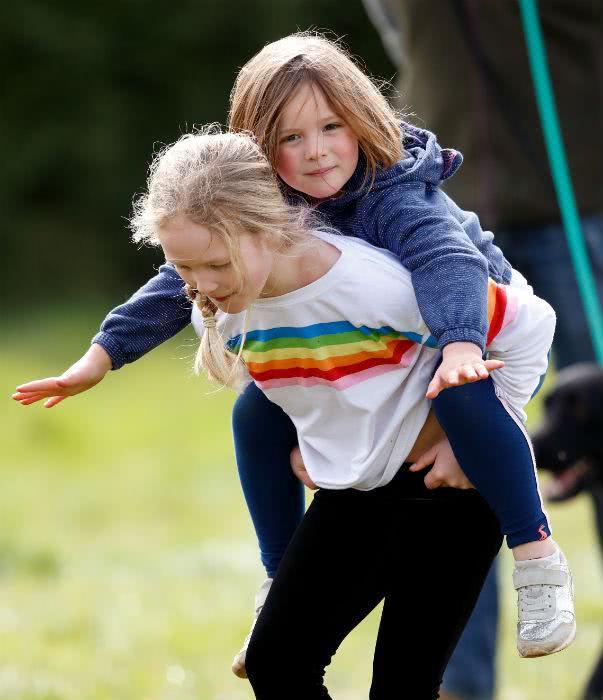 英女王的曾孙女夏洛特,英国女王和她的曾孙女夏洛特