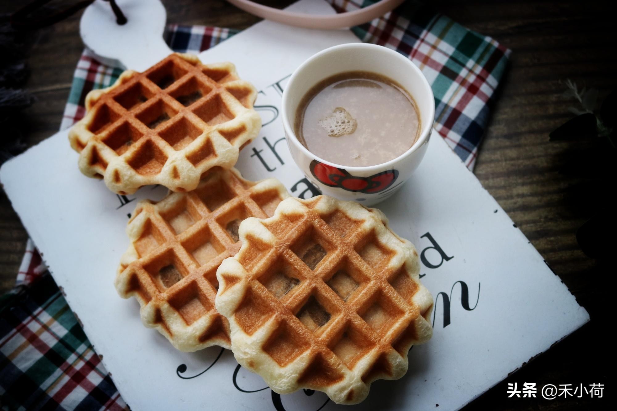 女儿挑食不吃早餐,花20分钟准备花样面包,一口气吃3个