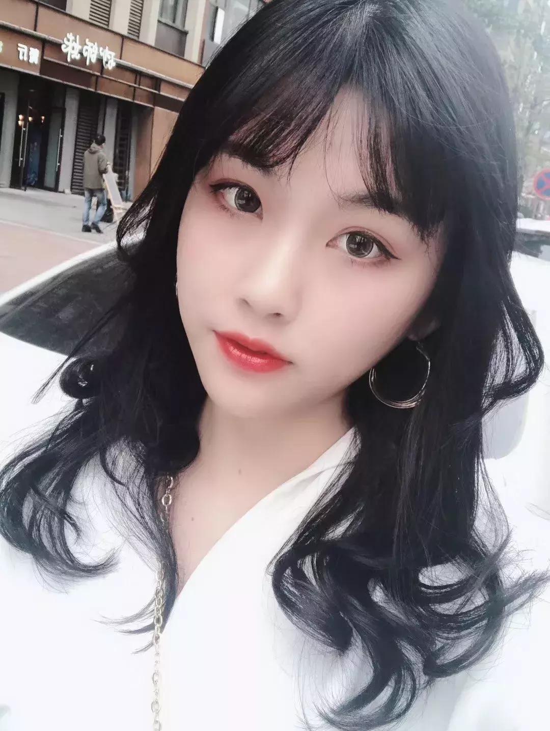 女大学生做微商月收入2万,14岁做微商月入10万