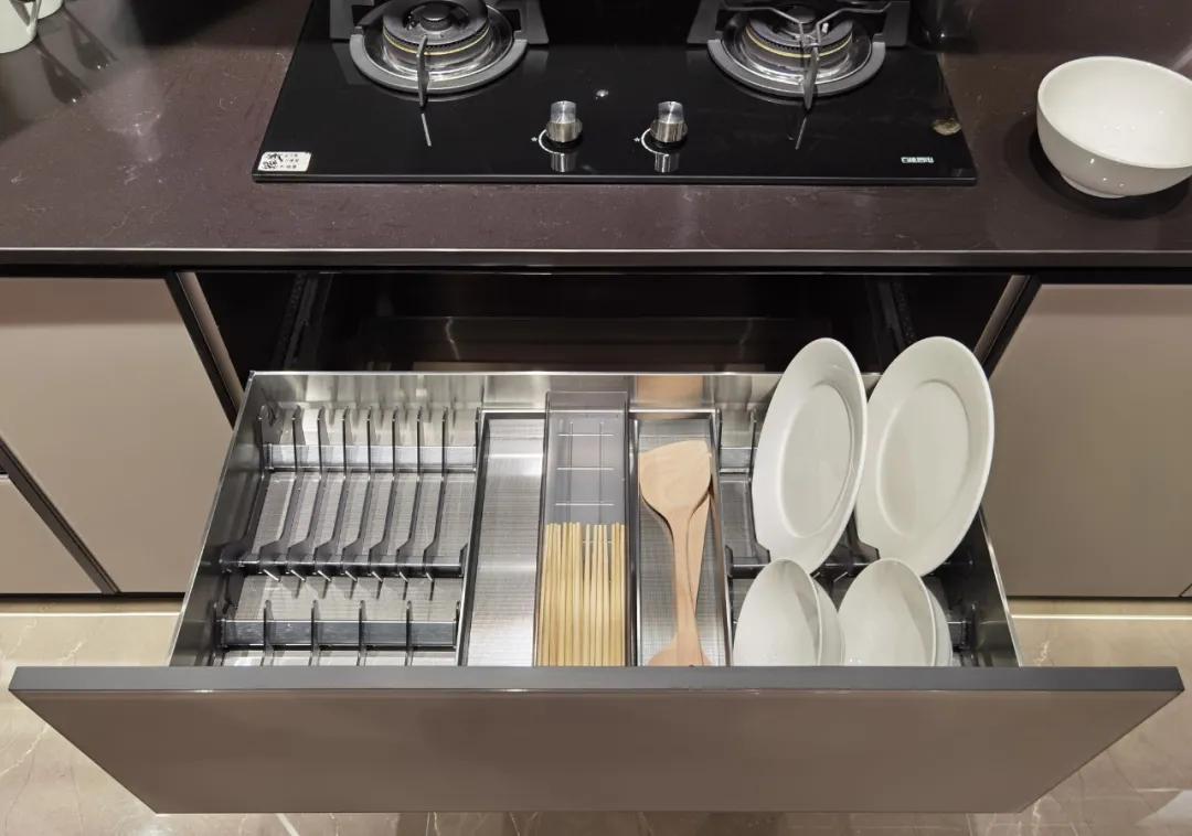 百能不锈钢高端定制橱柜物有所值,百能不锈钢橱柜木纹