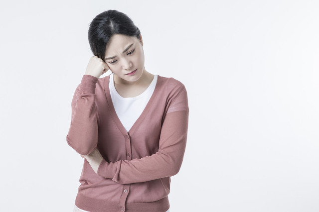 宝宝吐奶怎么办教你一招轻松搞定,宝宝吐奶先别慌妈妈教你几招搞定