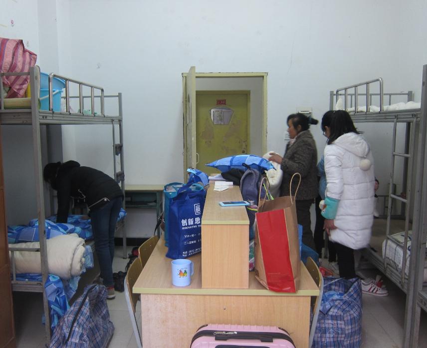 “贫民窟”大学宿舍遭学生嫌弃,环境“脏乱差”,新生表示想复读