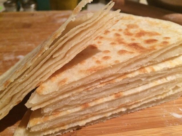 自己烙饼总是发硬?记住4点,柔软筋道,酥脆层次多,放凉也不硬