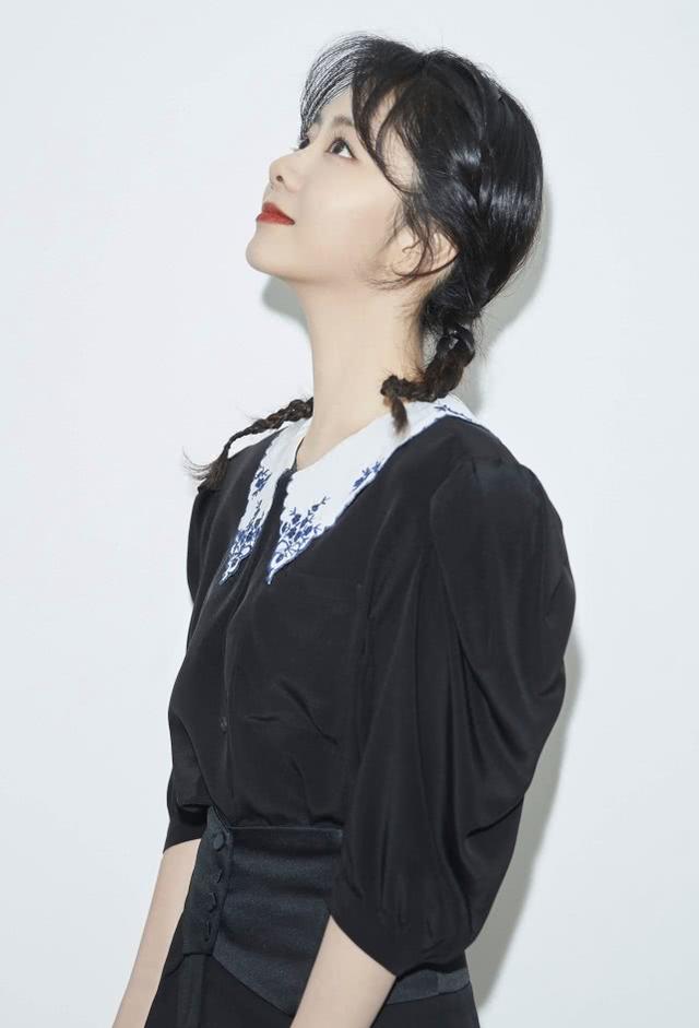 谭松韵戴火了的蝴蝶结发夹,谭松韵真的特别童颜吗