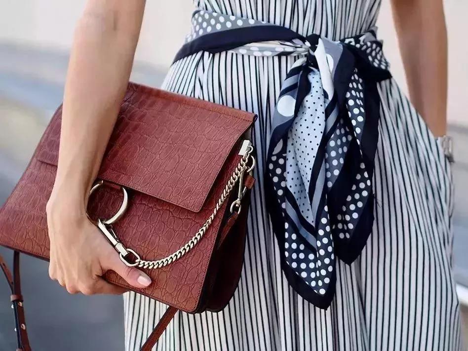 戴丝巾的气质女人,女士小丝巾气质打法