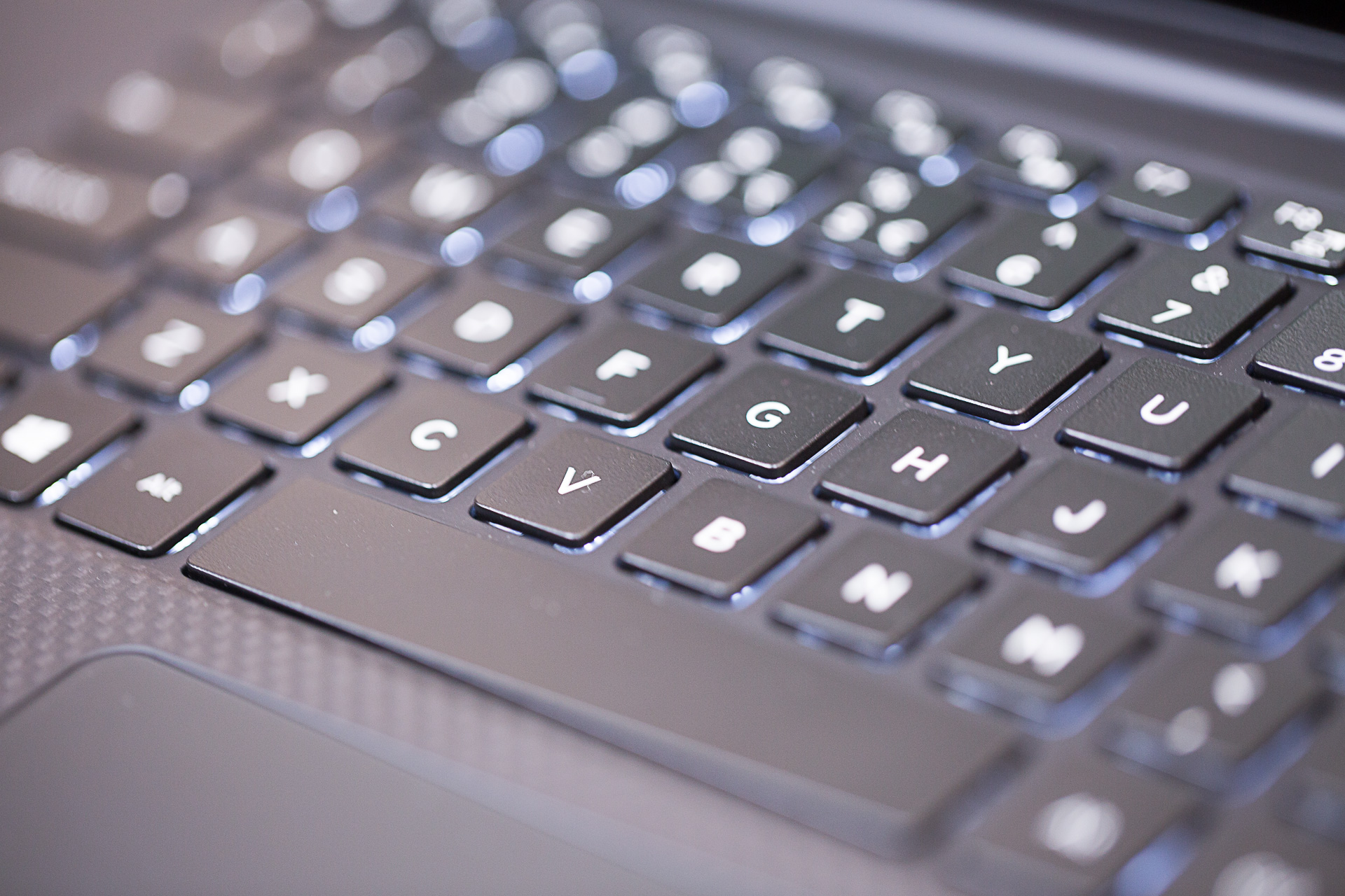 戴尔xps157590屏幕刷新率,dellxps159570测评