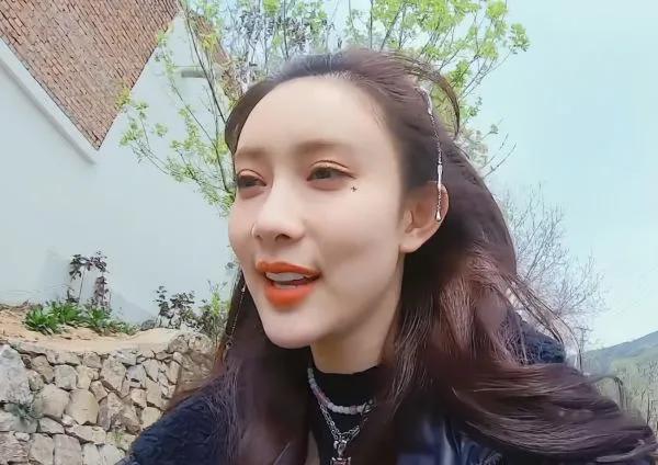 孟子义过失伤人,孟子义骑自行车掉沟