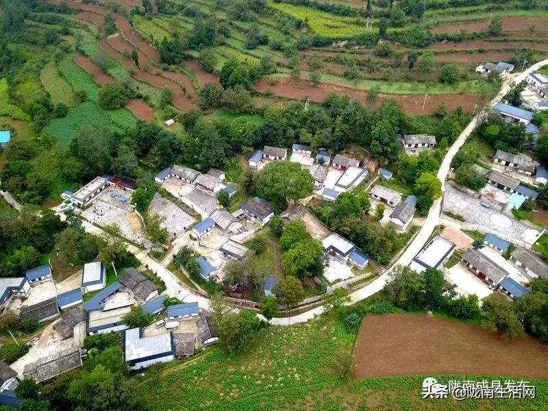 我叫成县，这是我2019年的自拍照