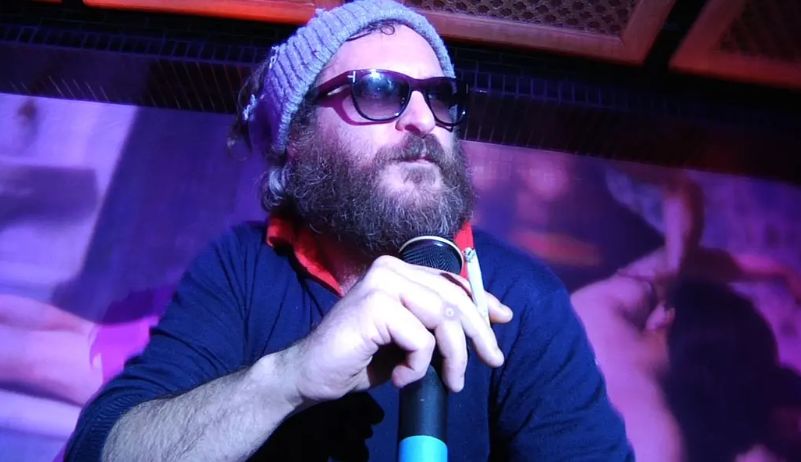 开局9.7，全世界都为这个疯子鼓掌