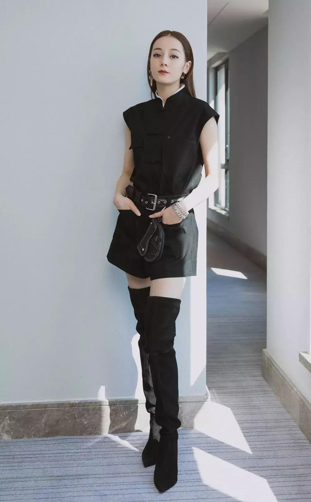 热巴当众撕衣服热舞,谁受得了