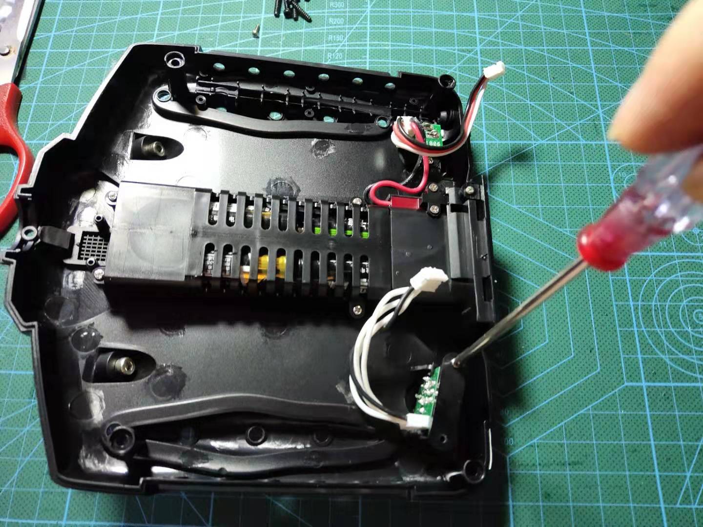 自制遥控飞机需要哪些材料,遥控飞机的遥控器自制