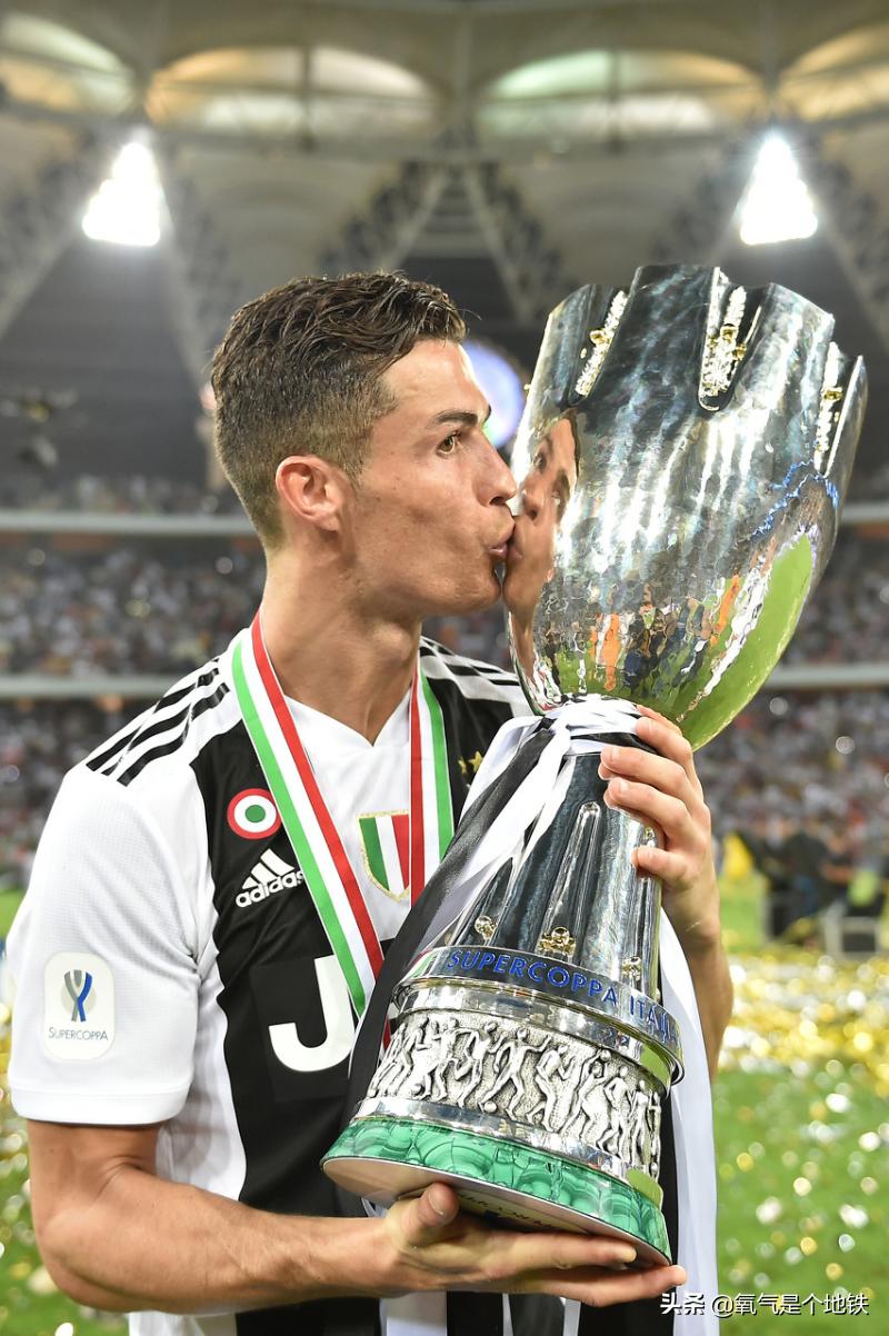 这才是真正的领袖c罗鼓励队友,c罗心情大好正在积极备战训练