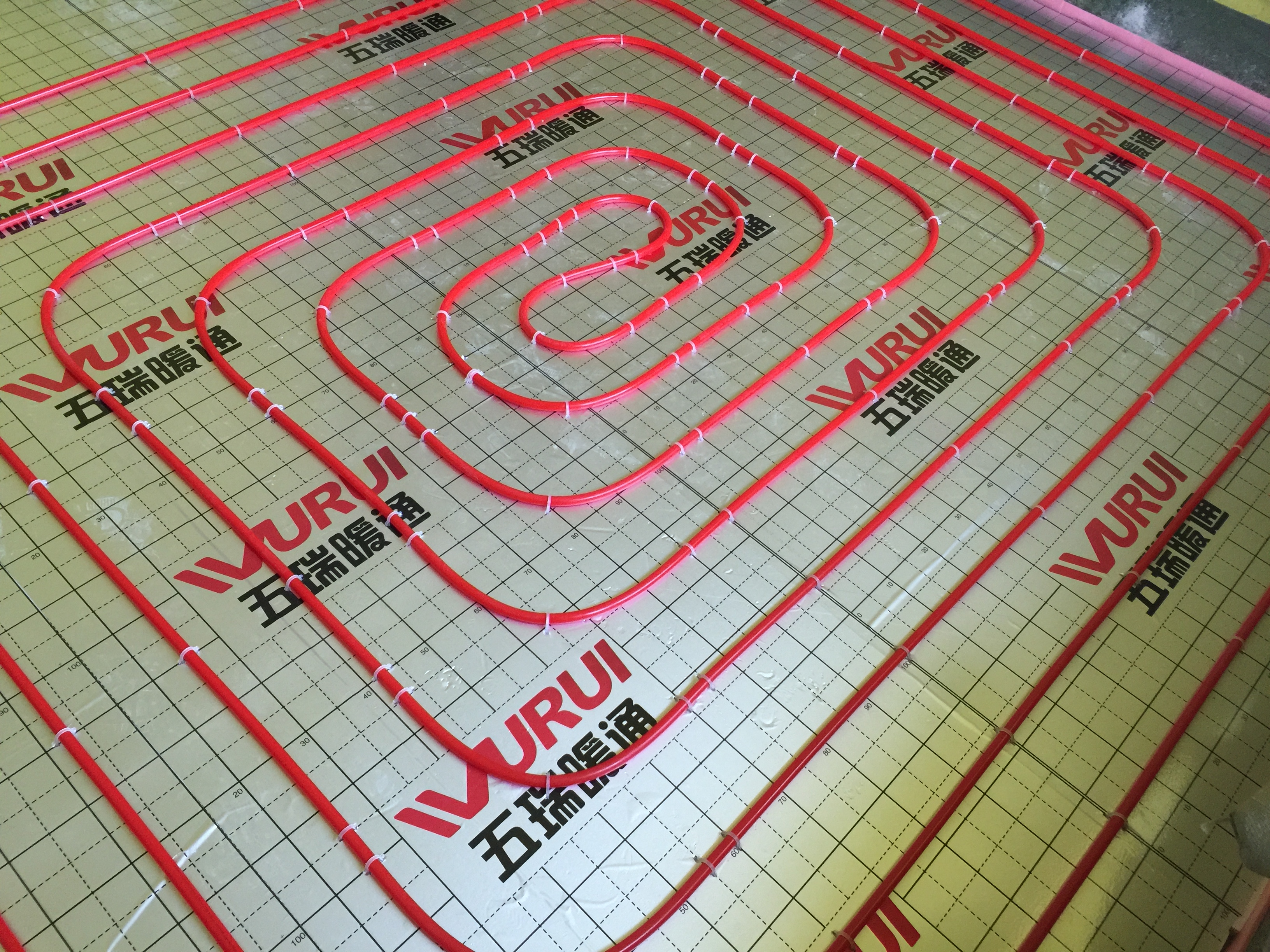 这两年很冷,装上手机WIFI控制的林内暖气采暖,孩子老人巴适惨了
