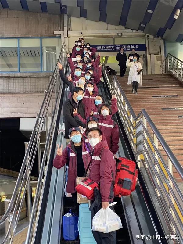 今日请缨提锐旅,一鞭直渡清河洛——记战斗在方舱医院的“男丁格尔”高文博