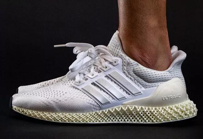 UB结合4D打印科技，阿迪全新跑鞋Ultra4D脚感怎么样？是真的贵