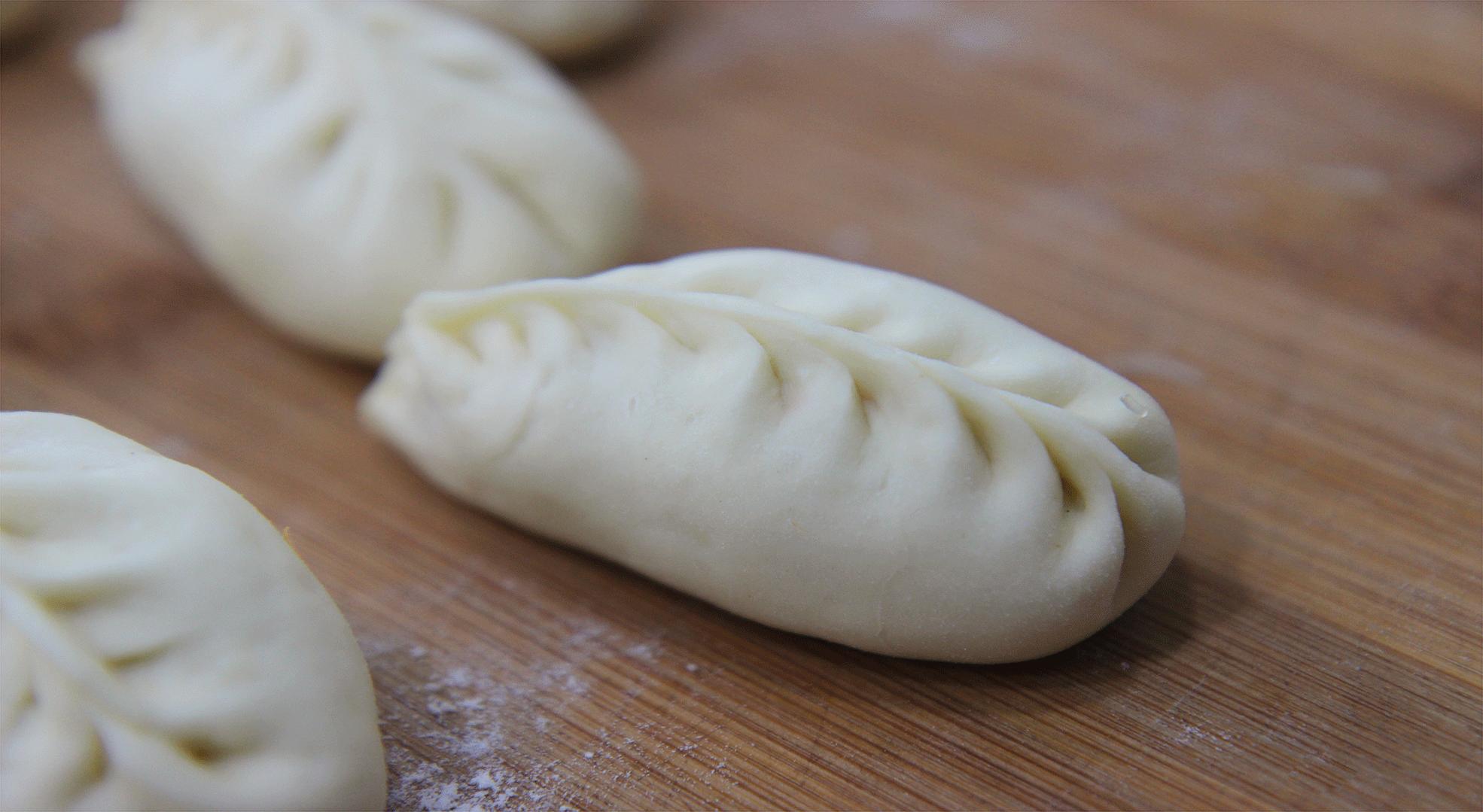 面点师麦穗水饺的包法,麦穗包子的捏法慢动作视频