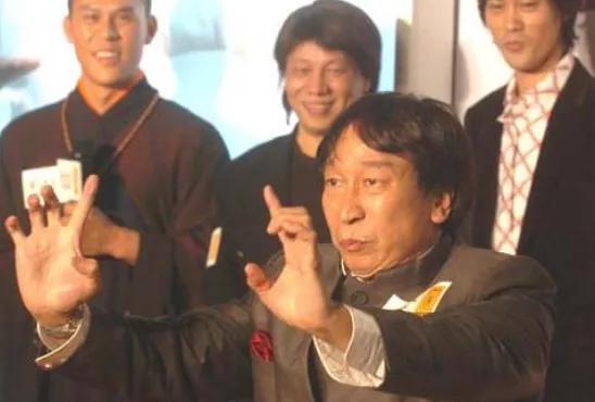 原来《功夫》当中，那个穿红*裤内**的娘炮，才是现实中真正的大神！