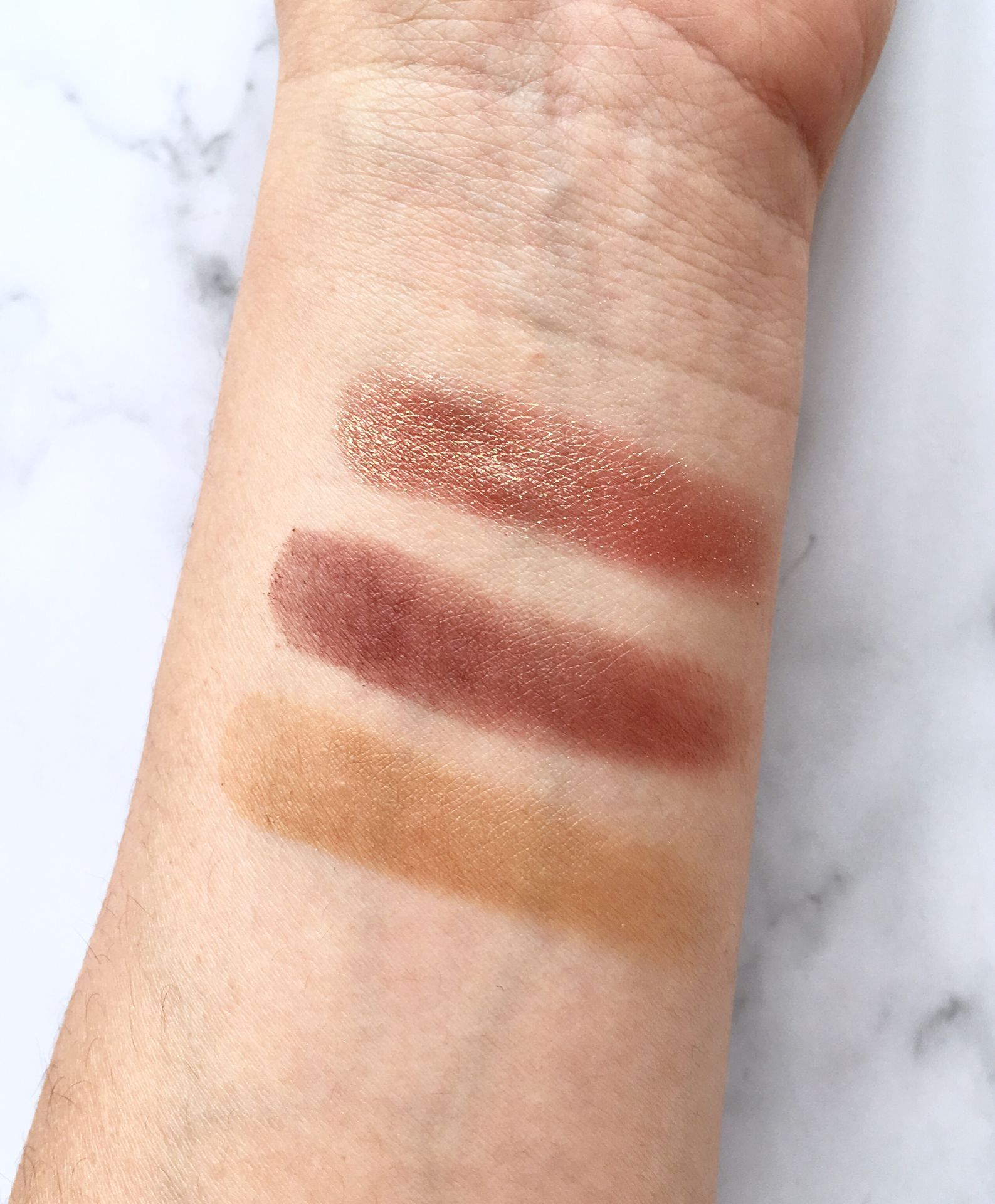 选眼影盘冷白皮,推荐一款好用的眼影盘